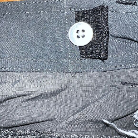 Columbia grey Omnishade women’s shorts size 2 with 8” length - Picture 6 of 11